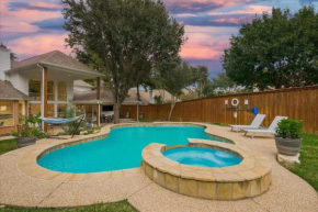 Spacious and Luxury Home w Cinema Room and Pool